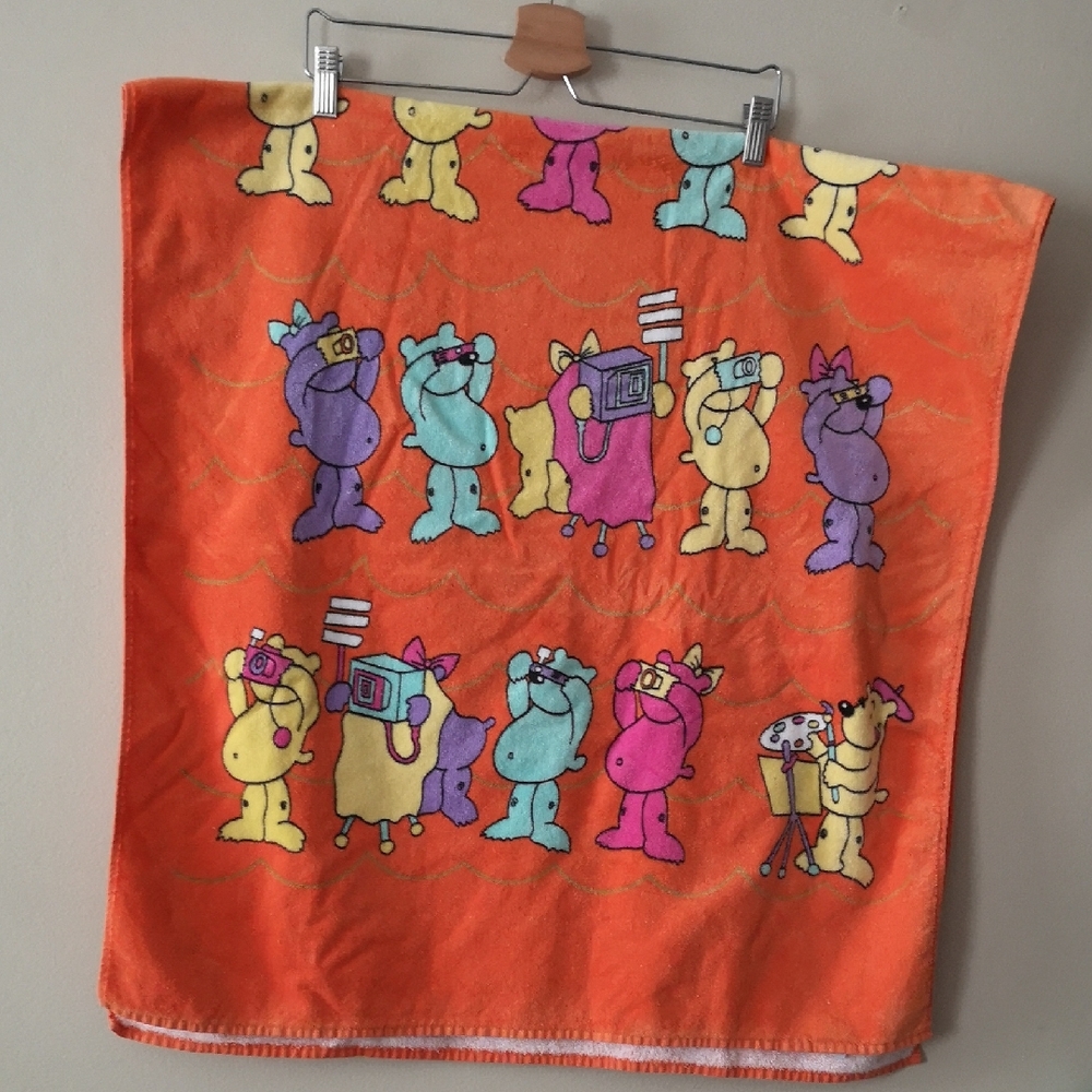 Vibrant & Vintage The Bay Exclusive Large Beach Towel Orange with Bears Pattern